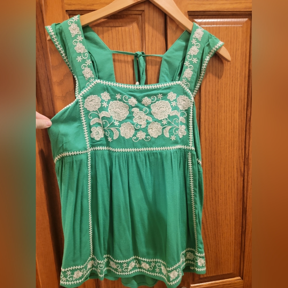 NWT Boutique green embroidered top.